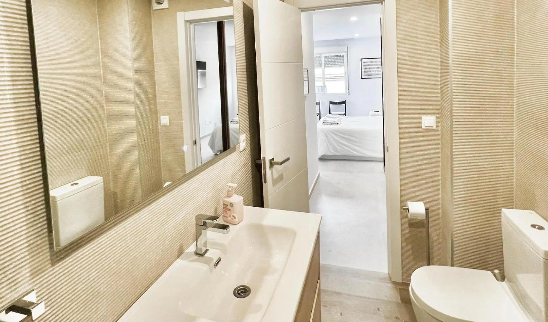 Jr Suite Calle Victoria Malaga Bed & Breakfast
